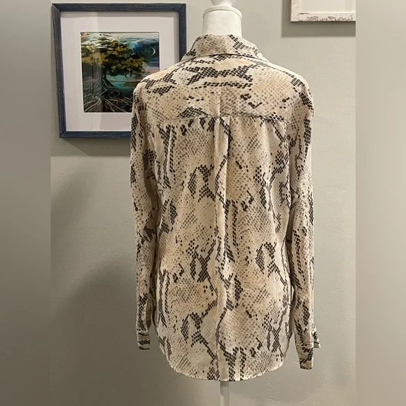 Express The Portofino Shirt Snakeskin Print Size Medium - Picture 2 of 5